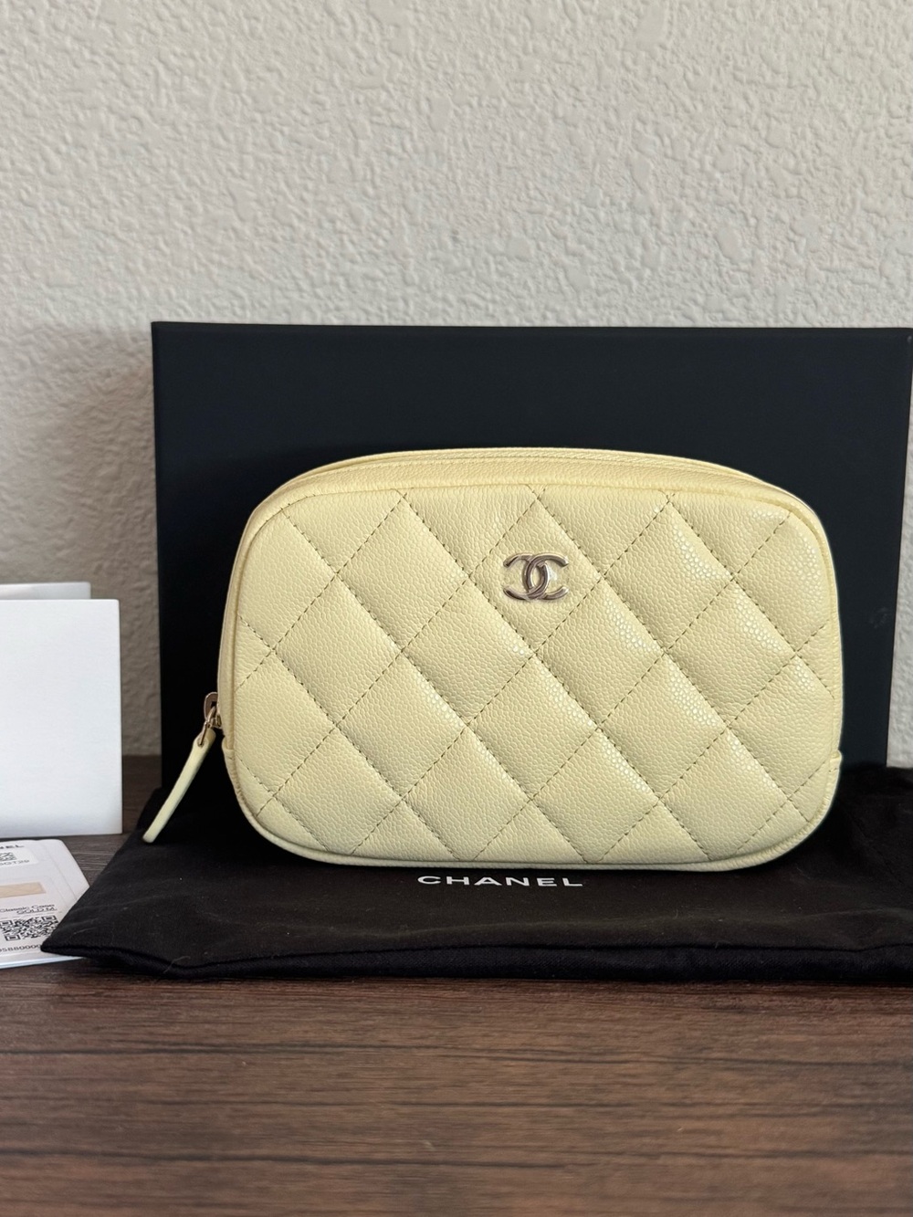 NEW CHANEL 2026 Iridescent Quilted Caviar Leather Classic Case in Yellow